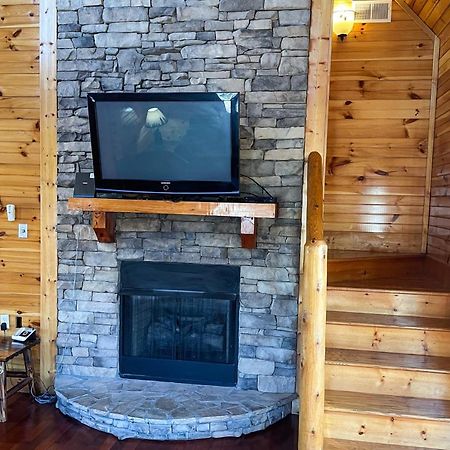 Black Bear Hideaway Cabin Гатлинбург Экстерьер фото