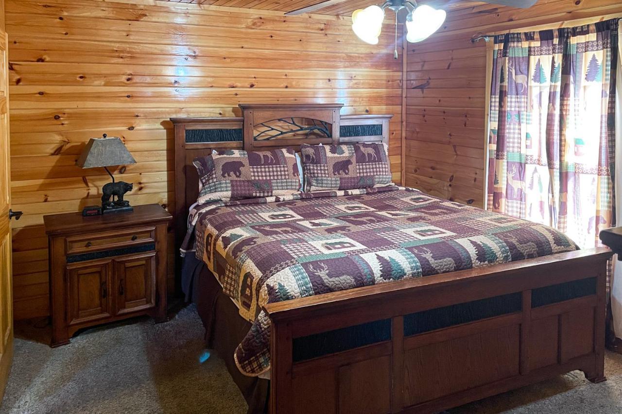 Black Bear Hideaway Cabin Гатлинбург Экстерьер фото