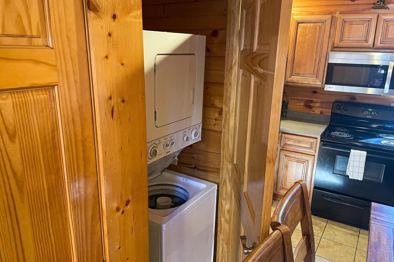 Black Bear Hideaway Cabin Гатлинбург Экстерьер фото